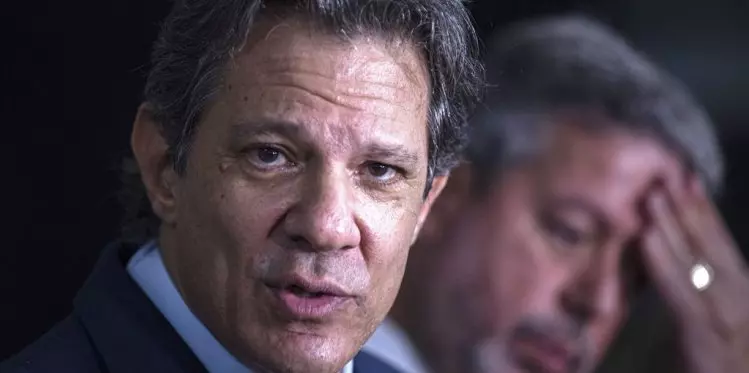 Medidas para baratear carro popular podem sair amanhã, afirma Haddad